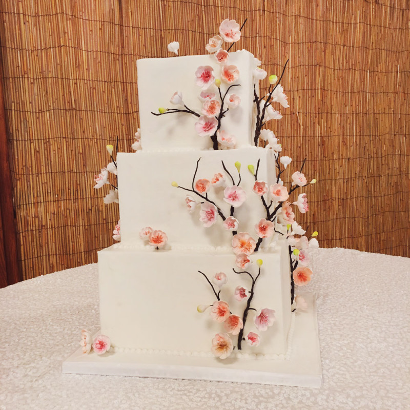 Свадебный торт с сакурой