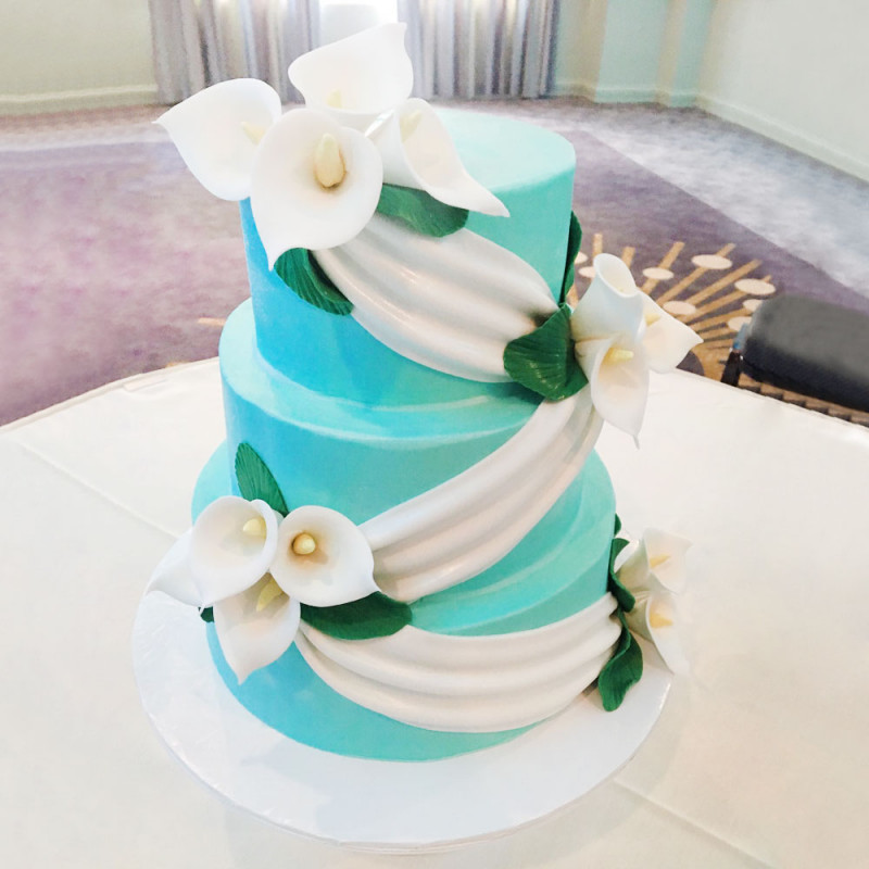 Свадебный торт с цветами Тиффани