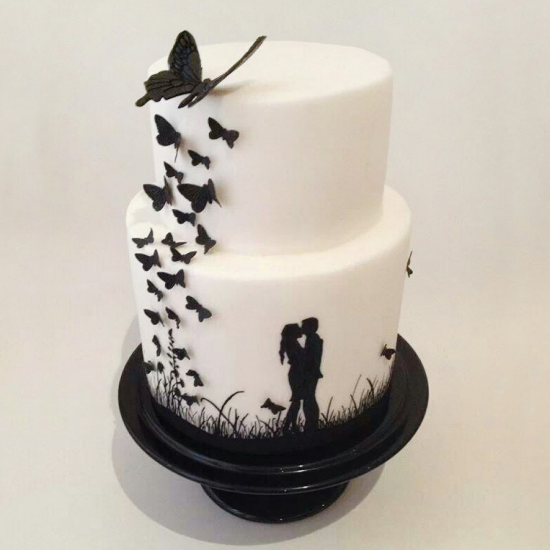 Двухъярусный торт на свадьбу с бабочками