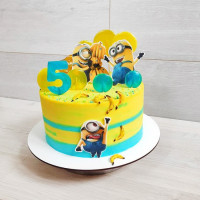 Торт с миньонами без мастики