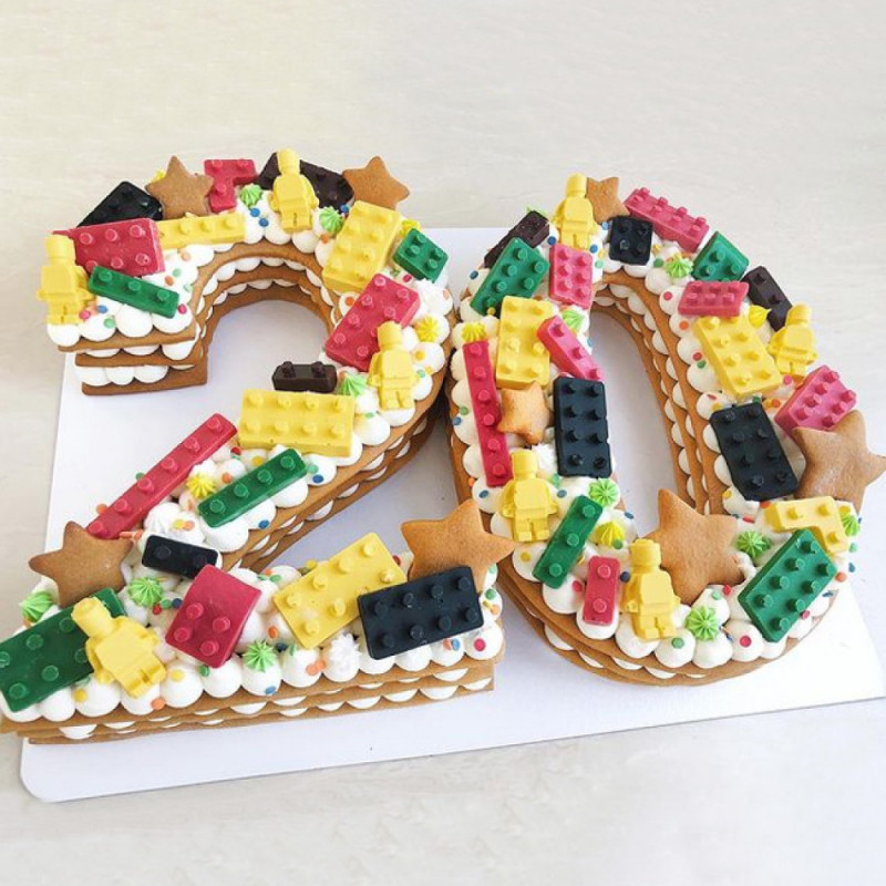 Медовый торт цифра с Лего