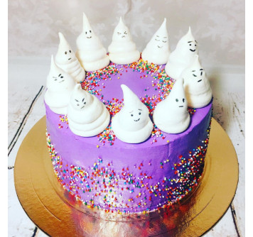 Торт с привидениями на Хэллоуин