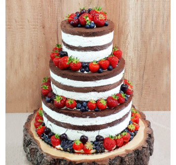 Шоколадный свадебный торт с ягодами