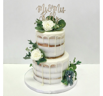 Открытый торт с инициалами на свадьбу