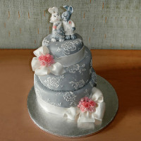 Свадебный торт с зайчиками и бантами