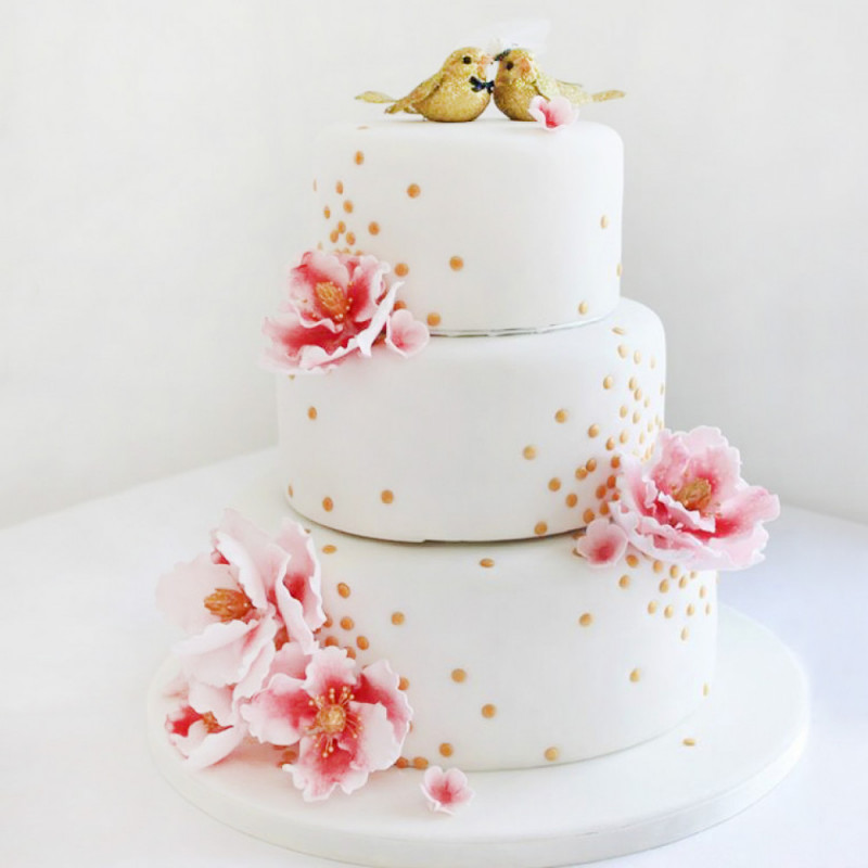 Свадебный торт с фигурками птиц