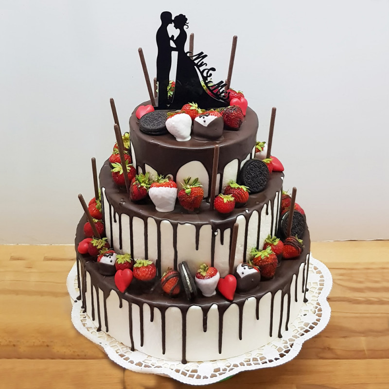 Шоколадный торт с женихом и невестой