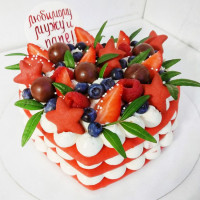 Торт сердце с фруктами