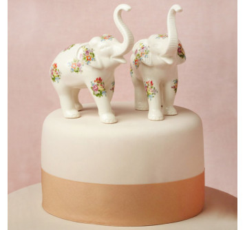 Свадебный торт с фигурками слонов