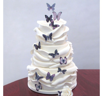 Свадебный торт с рюшами и бабочками