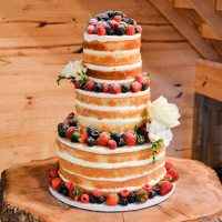 Свадебный торт с фруктами без мастики