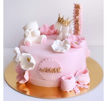 Нежно-розовый торт на день  рождения