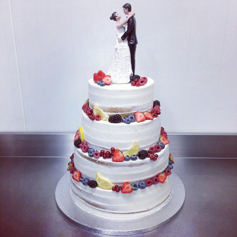 Торт со статуэтками «Жених и Невеста»