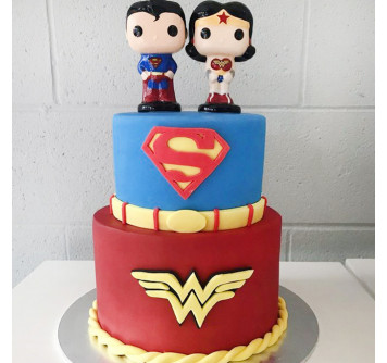 Свадебный торт Супермен и Супервумен