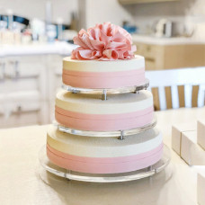 Бархатный свадебный торт