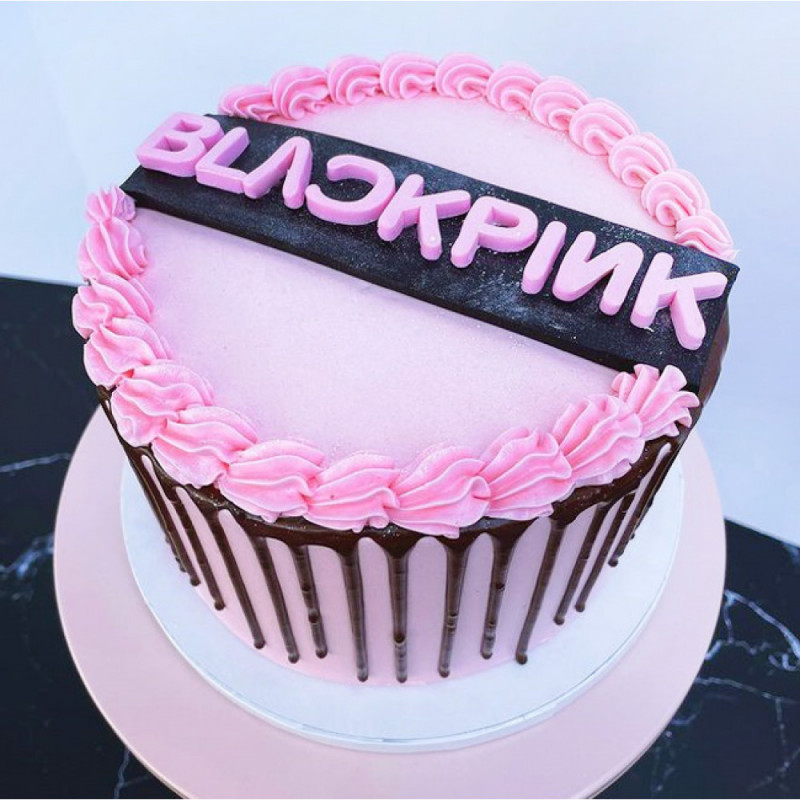 Торт с логотипом группы Блэкпинк