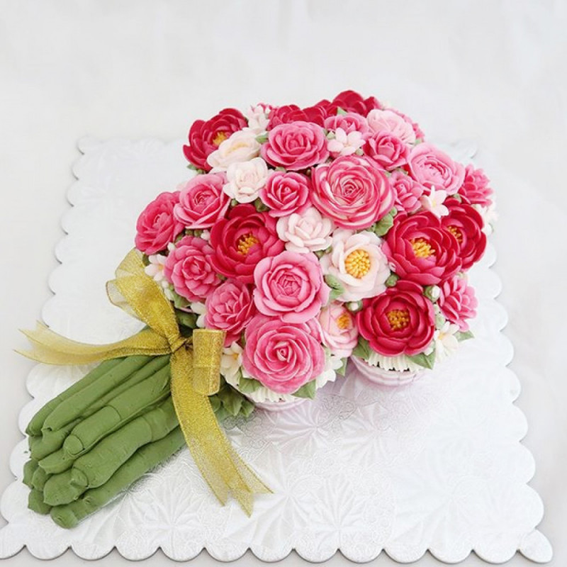 Свадебный торт в виде букета цветов