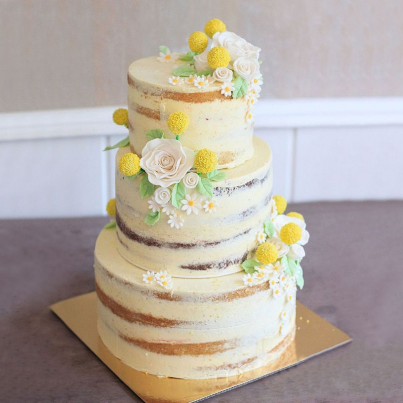 Свадебный торт в ромашковом стиле