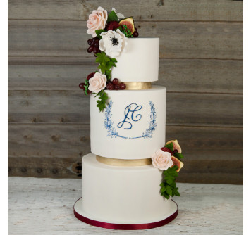 Свадебный торт с инициалами жениха