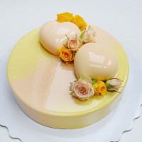 Желтый муссовый торт