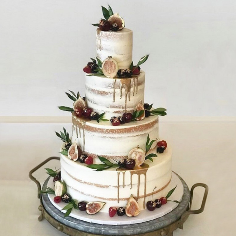 Открытый многоярусный свадебный торт