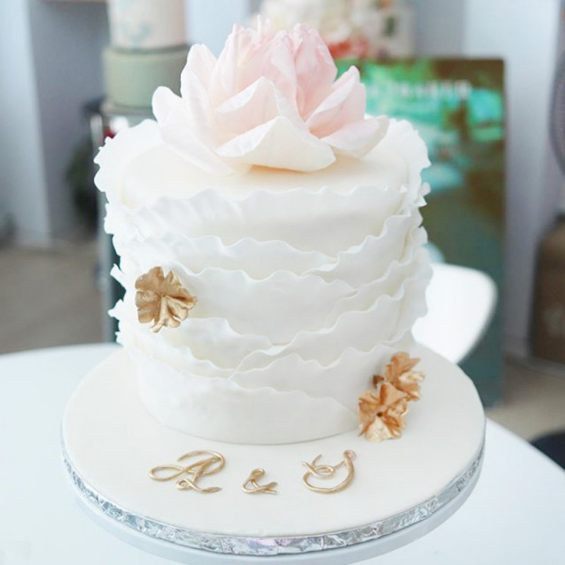Свадебный торт с рюшами