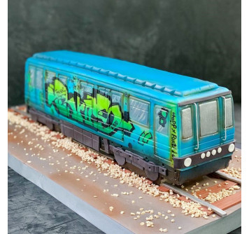 Торт вагон метро с граффити
