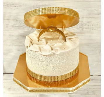 Торт с кольцом на помолвку