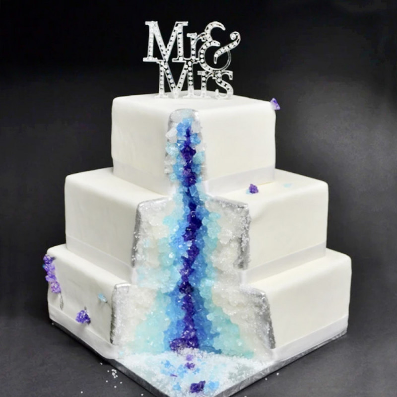 Свадебный торт в стиле каменных кристаллов жеода