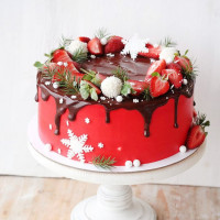 Торт на Новый год с ягодами и шоколадом