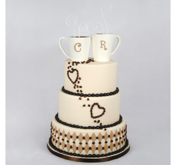 Оригинальный торт на свадьбу с инициалами