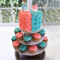 Торт с капкейками на подставке на определение пола