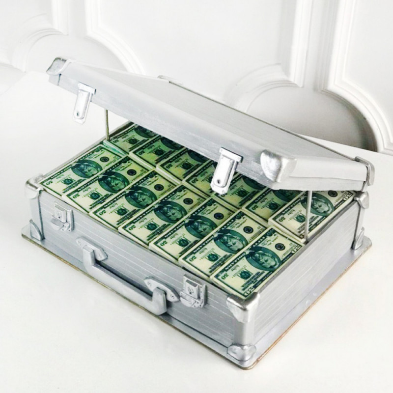 Торт чемодан с валютой