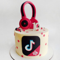 Торт с наушниками на 10 лет