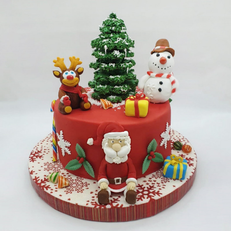 Торт с Дедом Морозом, оленем, елкой и снеговиком