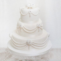Свадебный торт с жемчужинами