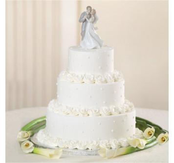 Многоярусный торт со свадебным топпером
