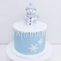 Торт с фигуркой снеговика