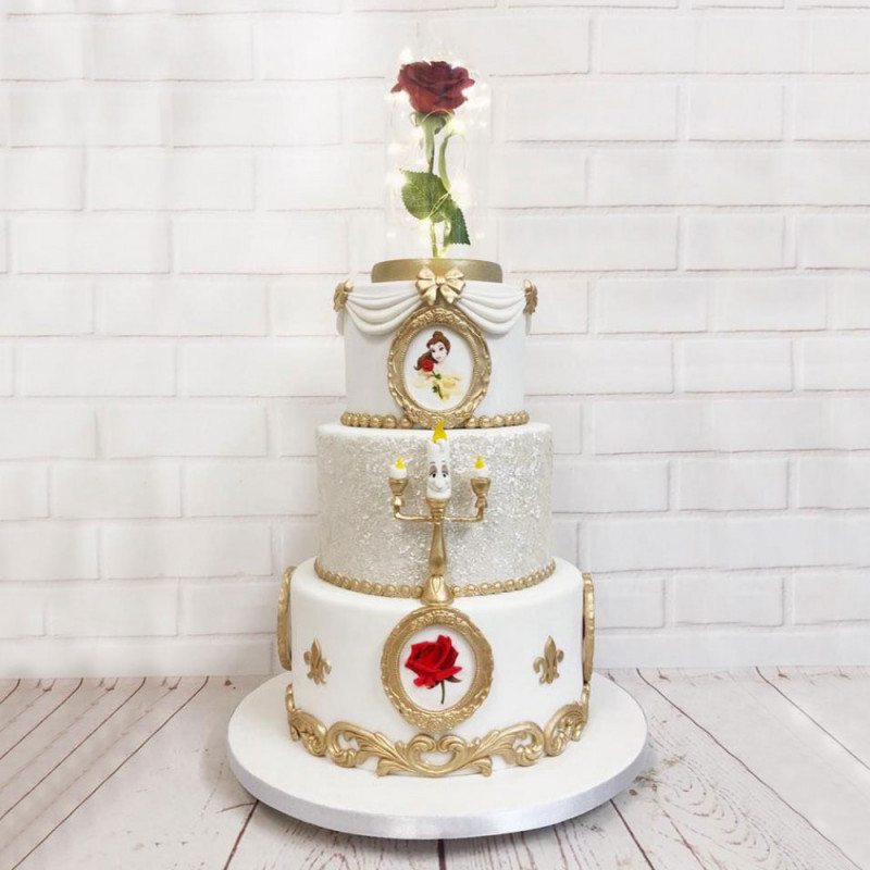 Свадебный торт в сказочном стиле
