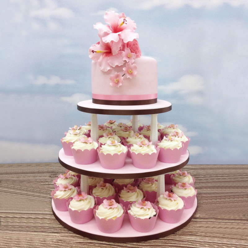 Свадебный торт с капкейками и цветами