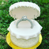 Торт коробочка с кольцом