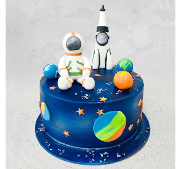 Торт с ракетой и космонавтом