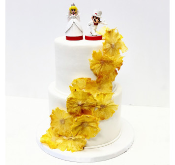Свадебный торт с мультяшными фигурками