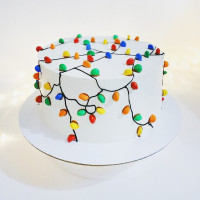 Торт с новогодней гирляндой