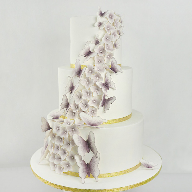 Свадебный торт с бабочками из мастики