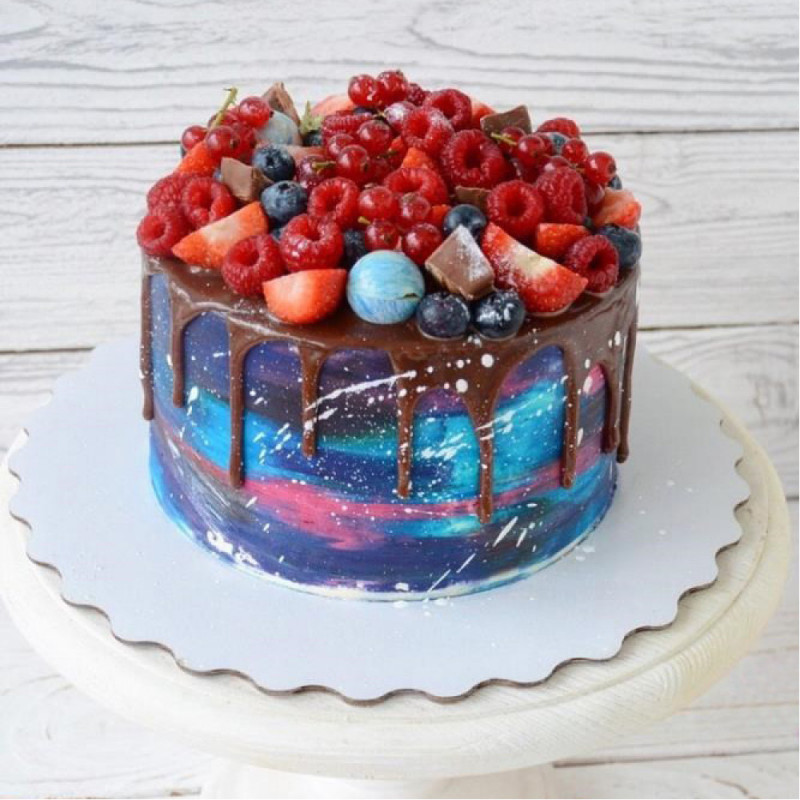 Торт Космос с ягодами