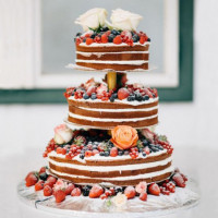 Голый свадебный торт на подставке