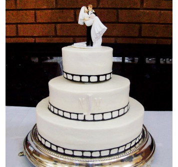 Свадебный торт с инициалами на тему кино