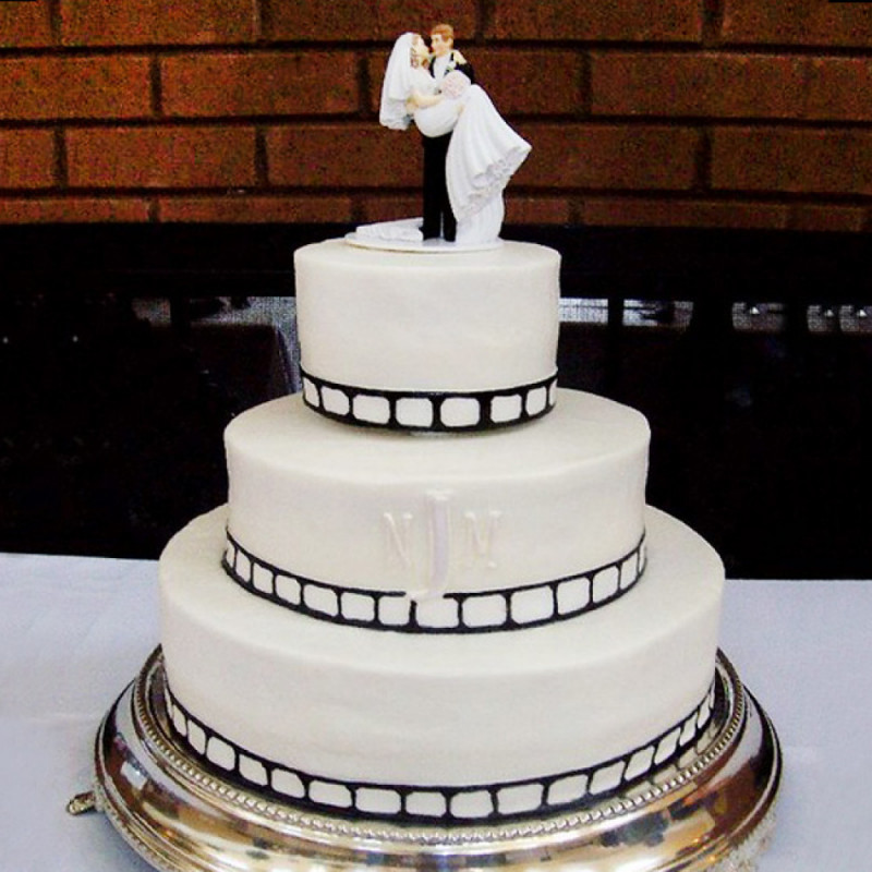 Свадебный торт с инициалами на тему кино