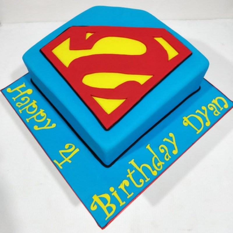 Торт знак Супермена